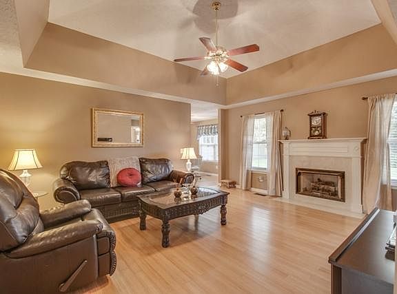4th image of 108 Buttonwood Dr