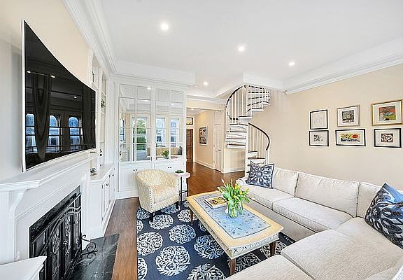 5th image of 24 W 70th St APT 4