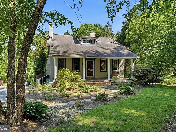 2nd image of 1054 Croton Rd