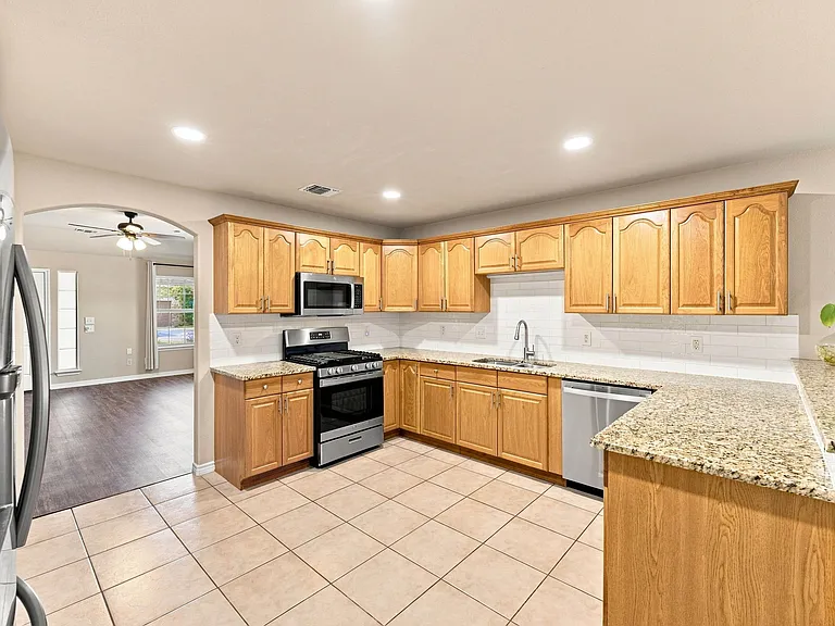 11707 Jarvis Dr — Photo 14
