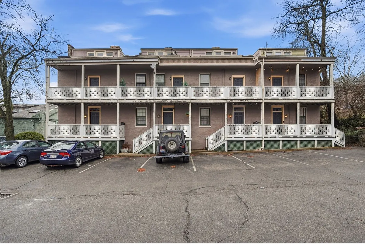 Building Photo - 1410 Mansfield St