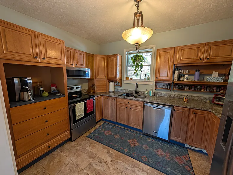 115 Lake Dr — Photo 6