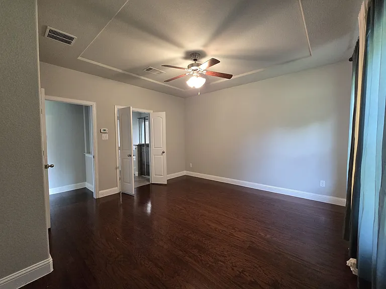 8704 McCutchins Dr — Photo 13