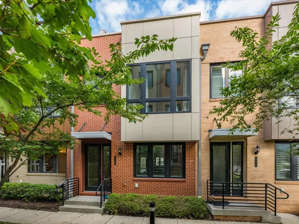 130 Cambria Walk, Alexandria, VA 22304