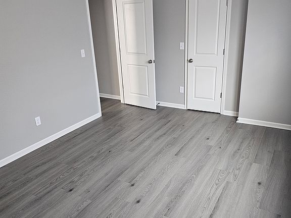 5th image of 209 W Otway St