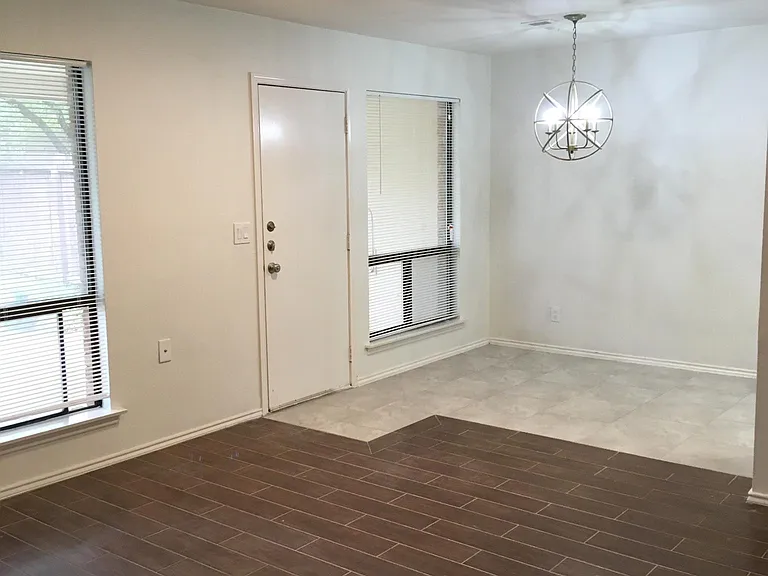 Living dining combo- EMPTY. Kitchen eating area easily seats 4