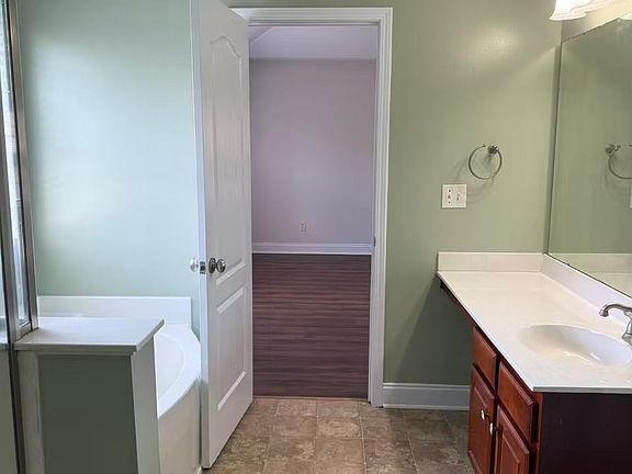 5th image of 144 Ranlo Ave
