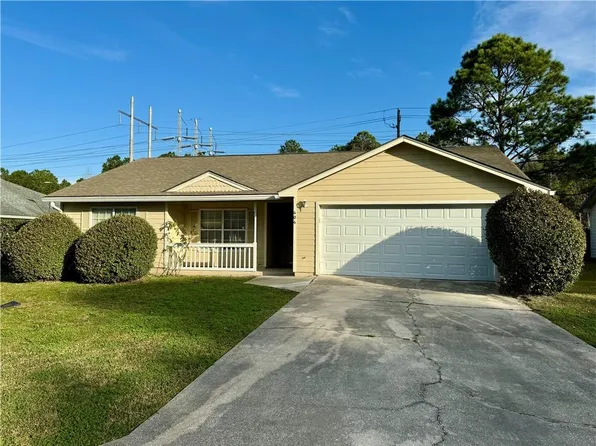 404 McQueen Cir, Saint Marys, GA 31558