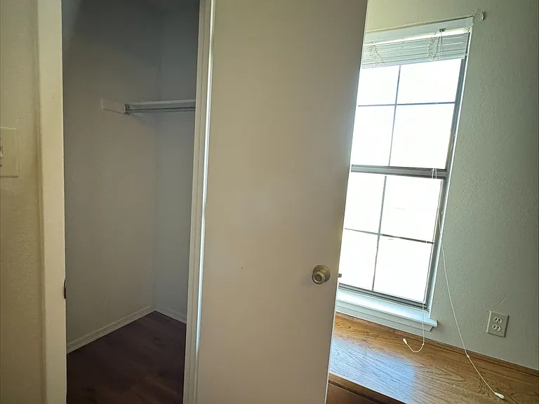 1227 Dallas Dr — Photo 13