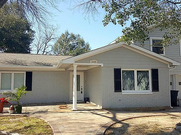 2nd image of 2220 Brae Ln