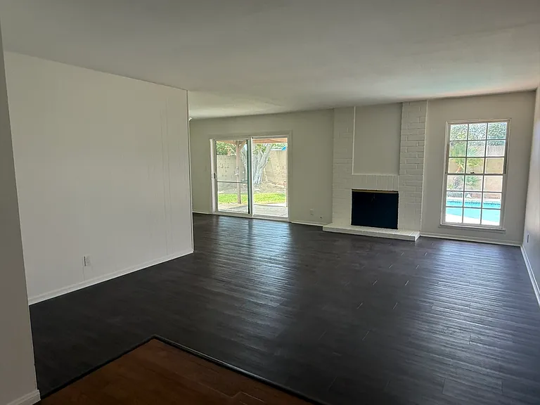 2718 N Linwood St — Photo 4