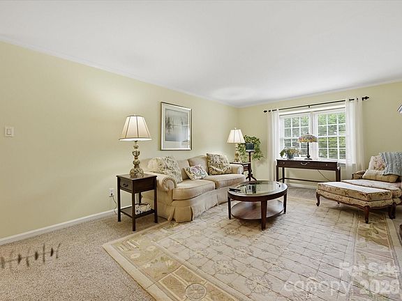 3rd image of 2233 Rexford Rd APT C