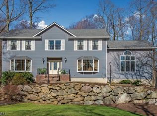 10 Geoffrey Dr, Kinnelon, NJ 07405