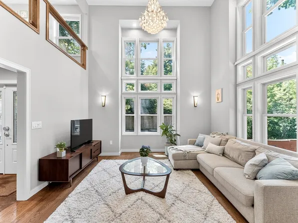142 Edinboro St, Newton, MA 02460