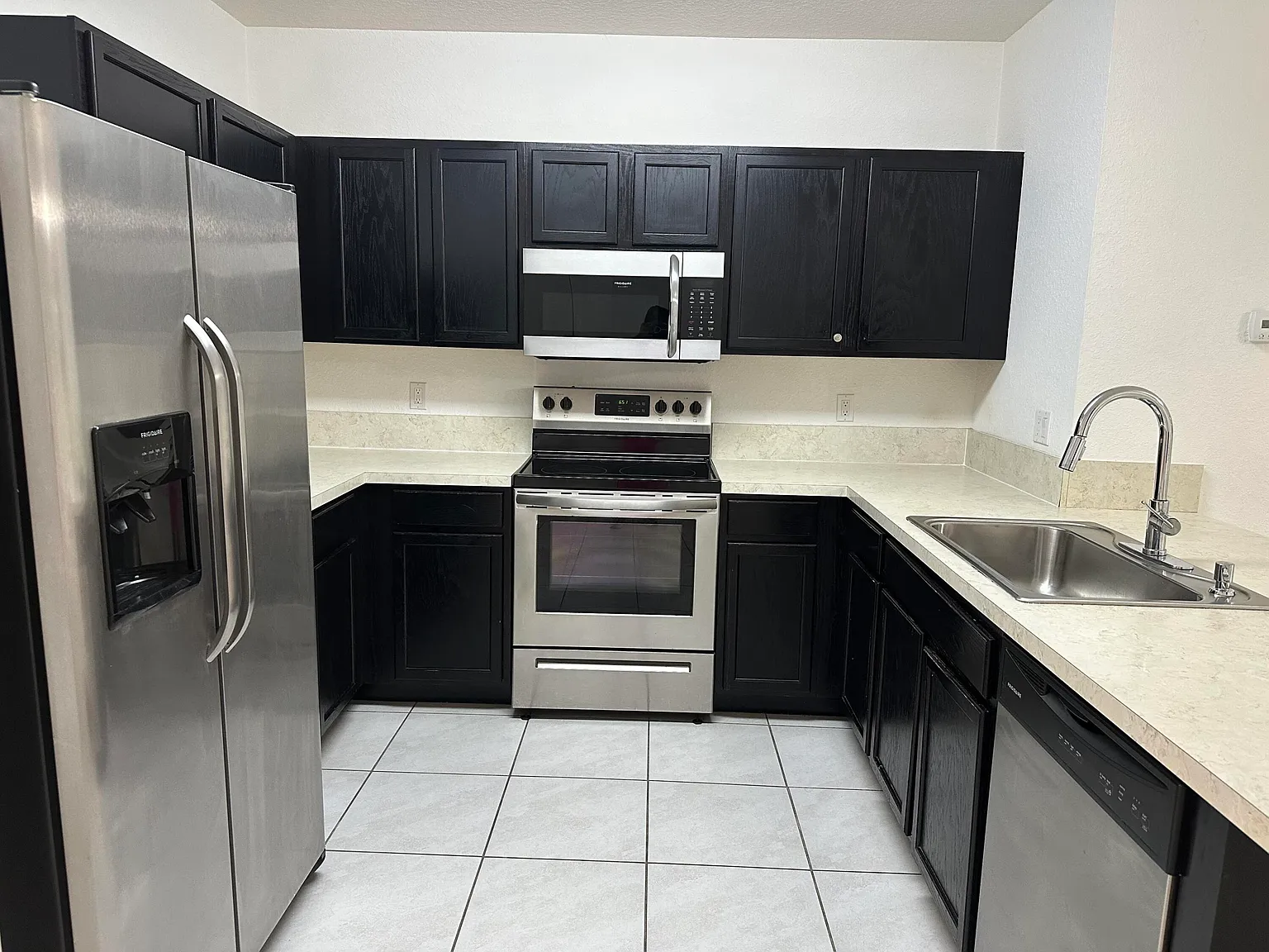 3 bed, 2.0 bath, 1504 sqft, $2,800 — Photo 3