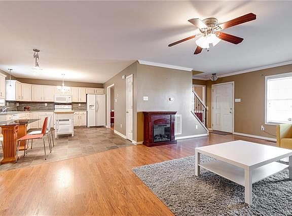 4th image of 5931 Thorndale Ln