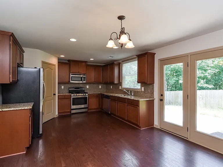 2486 Peach Shoals Cir — Photo 5