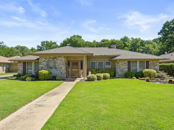 2816 N Creekwood Dr, Grapevine, TX 76051
