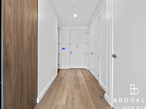 5th image of 50 E 10th St #534