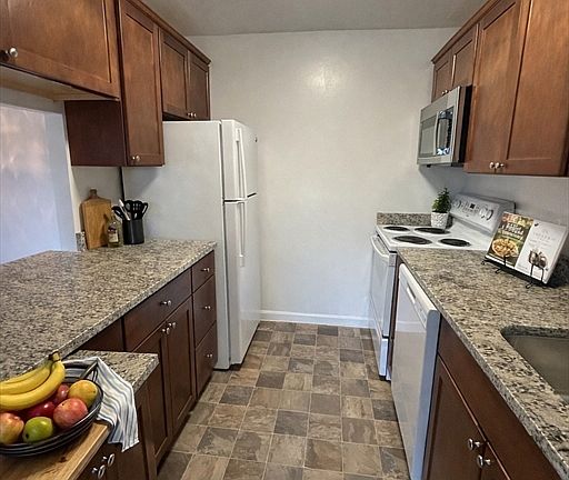 5th image of 2 Victory Rd APT 27
