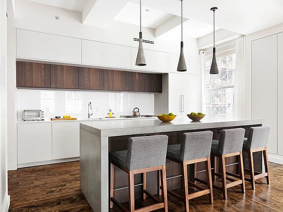 4th image of 15 Broad St APT 1810