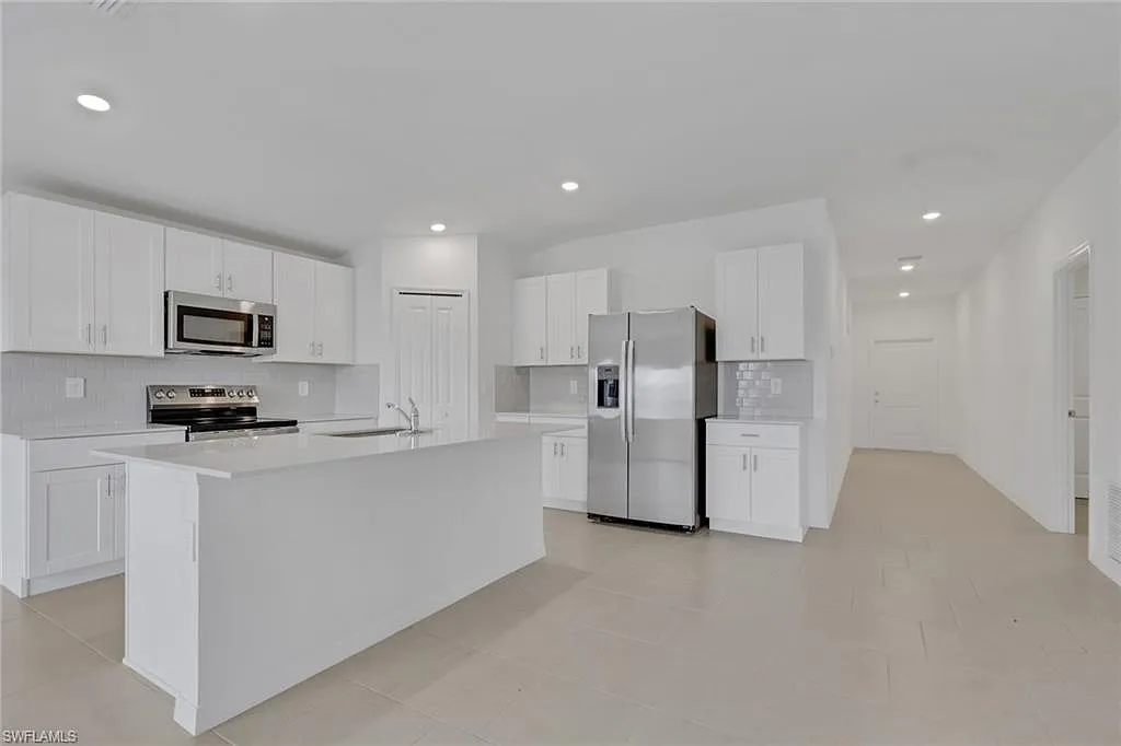 4 bed, 2.0 bath, 1800 sqft, $2,350 — Photo 3