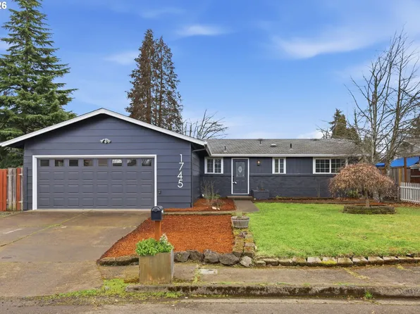 1745 E Grover Ave, Cottage Grove, OR 97424