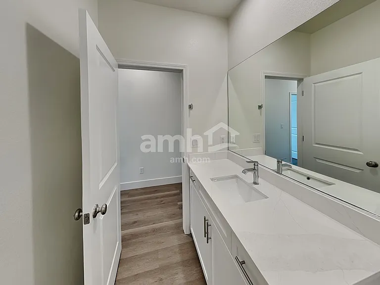 826 English Primrose St — Photo 14
