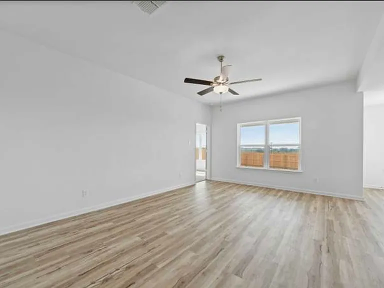 16009 Stratford Cv — Photo 5