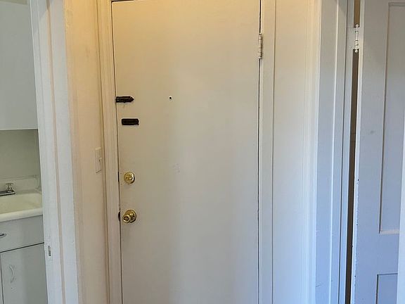 3rd image of 407-415 Cameron St #409-3