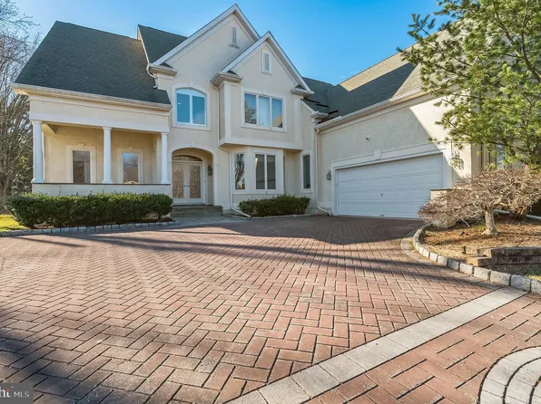 110 Maureen Rd, Holland, PA 18966