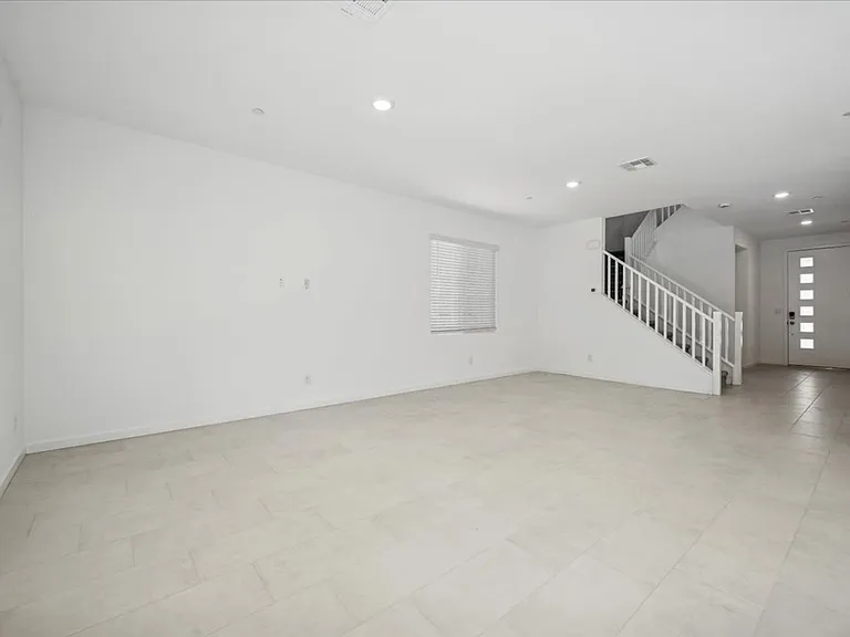 311 Mount Tyndall St — Photo 14