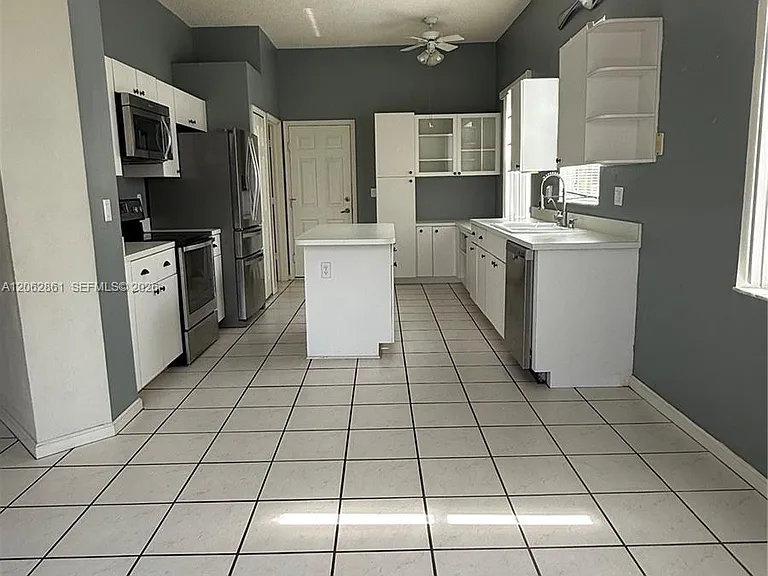 2435 SE 7th Pl — Photo 12