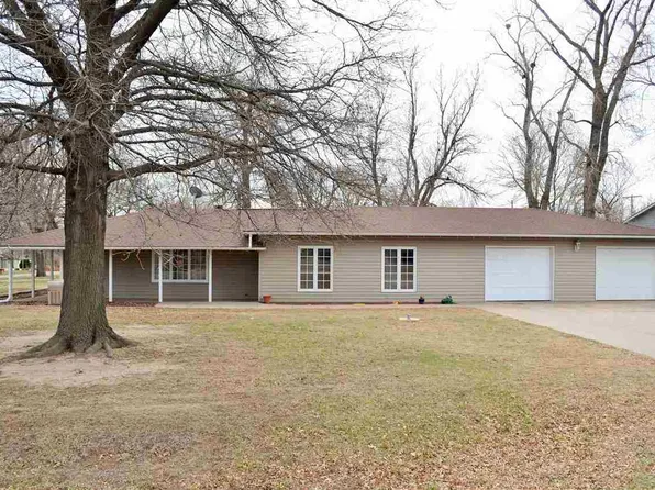 2805 Syler Dr, Hutchinson, KS 67502