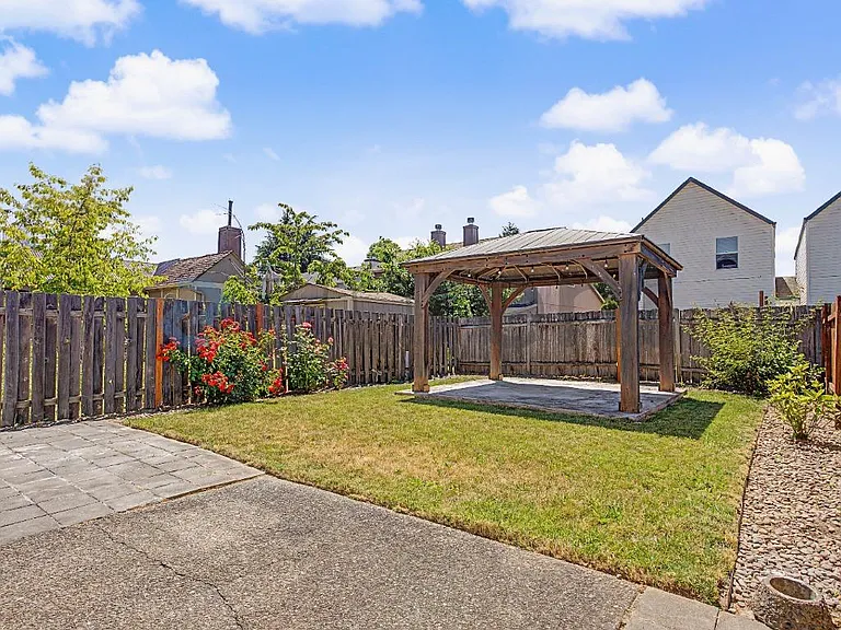 6674 SE Lois St — Photo 4