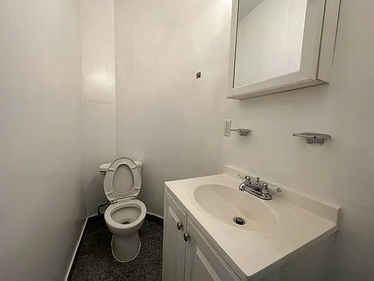 Rented by Douglas Elliman | media 19