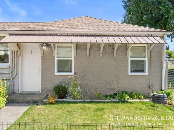 48177 Lauren Dr APT 4, Oakridge, OR 97463