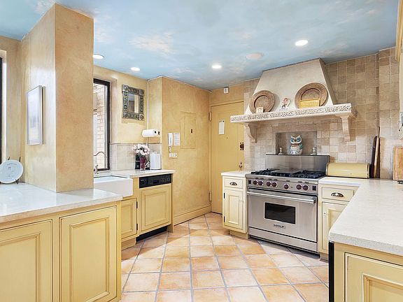 5th image of 870 5th Ave APT 11A