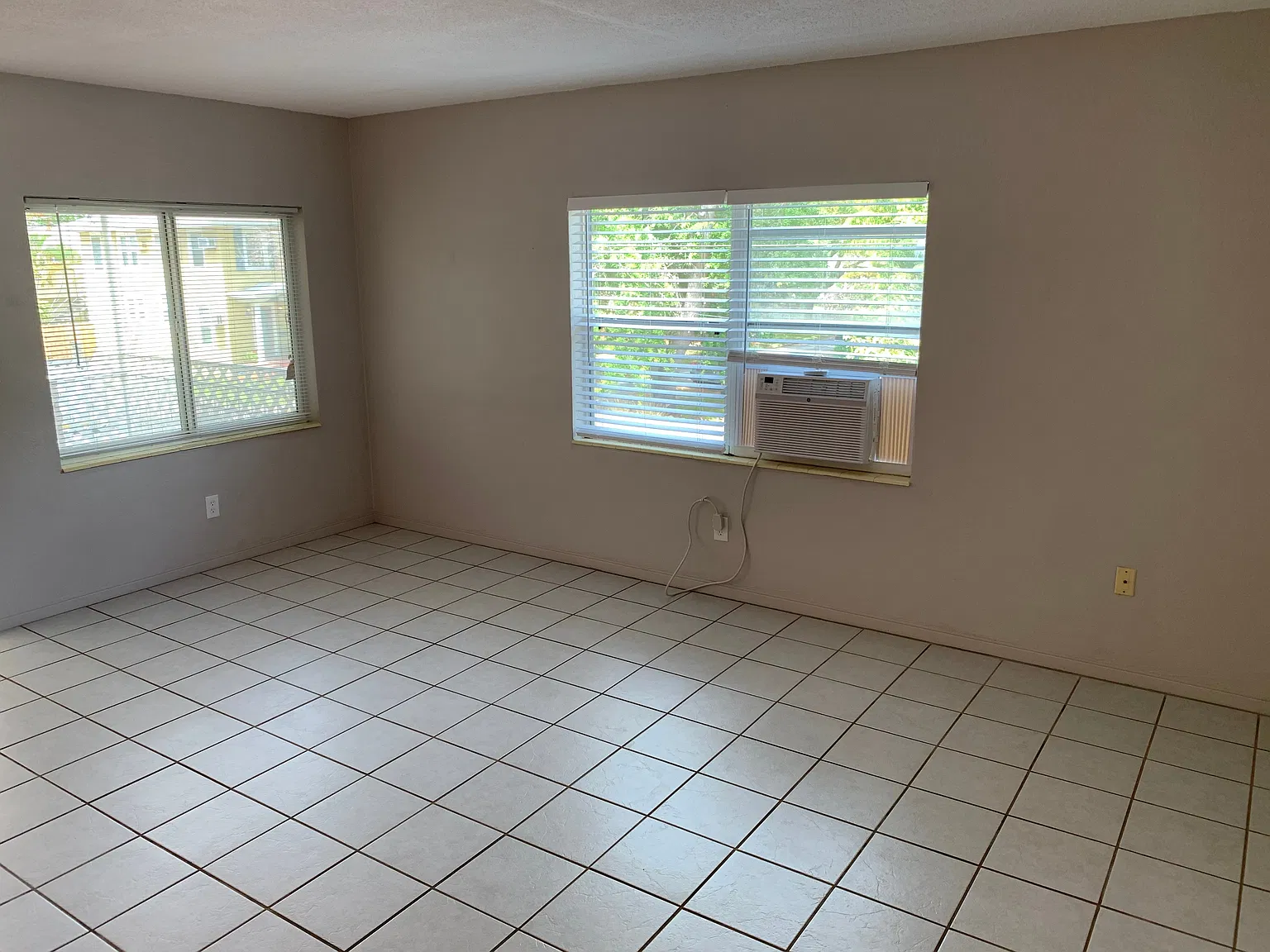 1101 Bay Street Northeast Unit #8 — Photo 4