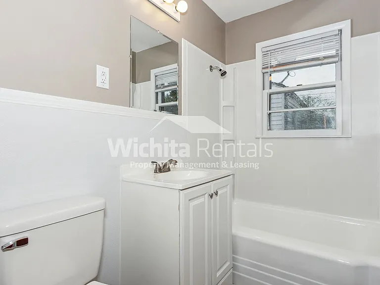 2920 W Taft St — Photo 12
