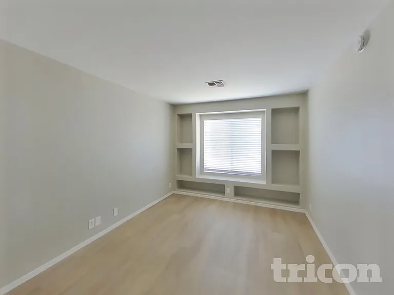 7321 N 69th Ave — Photo 11