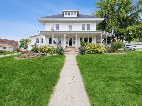 212 E State St, Baxter, IA 50028