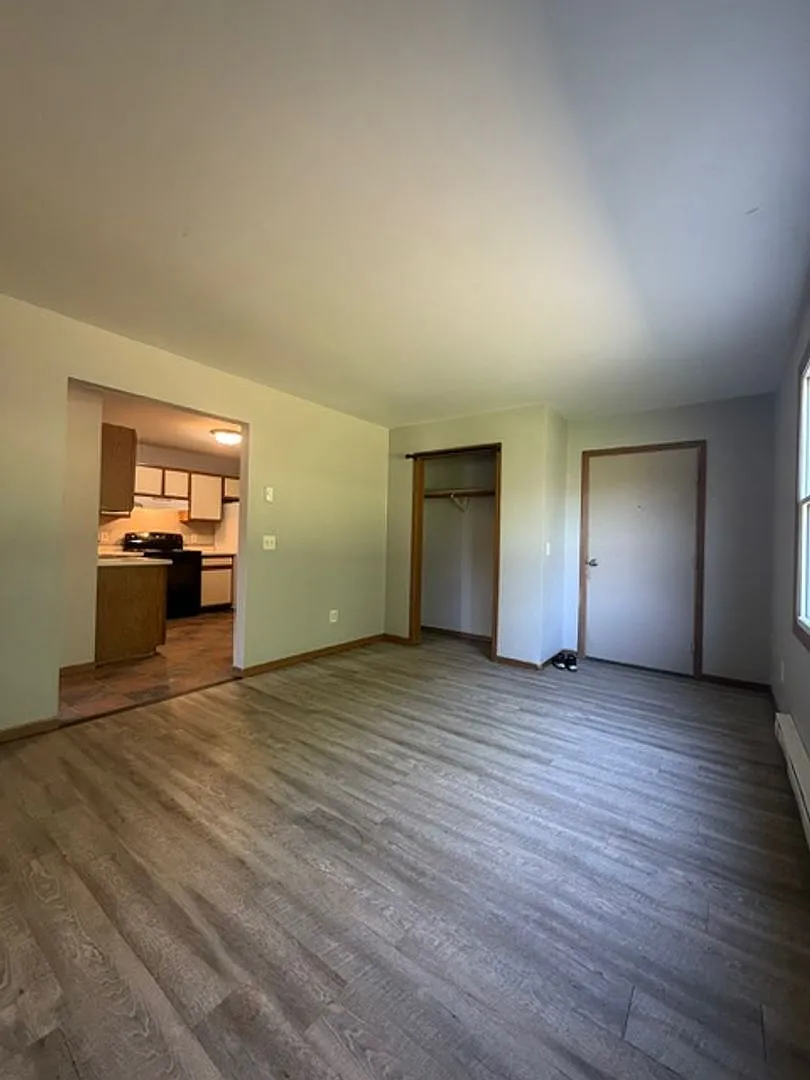 Building Photo - 1103 Glades Dr