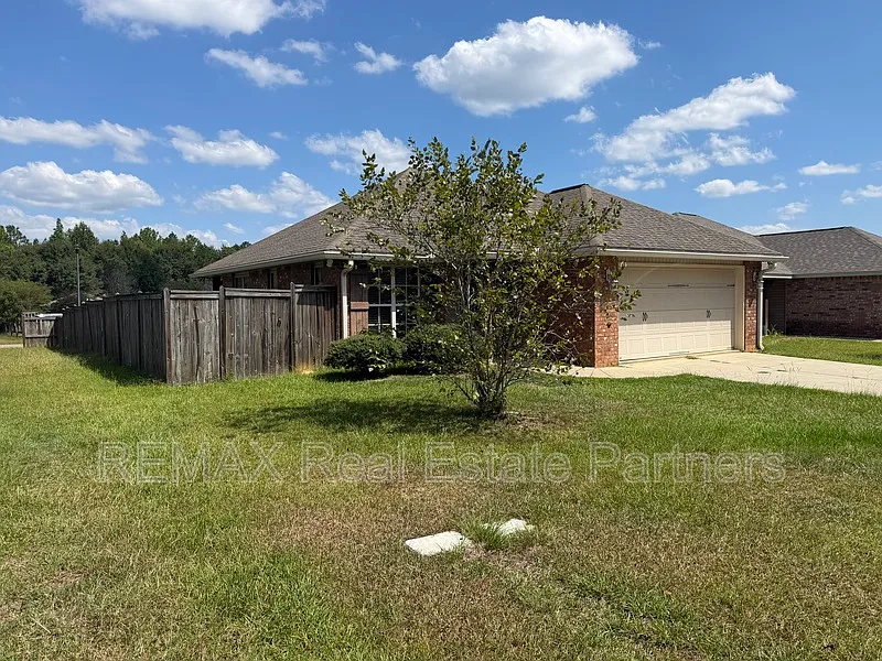 3 bed, 2.0 bath, 1163 sqft, $1,650 — Photo 2