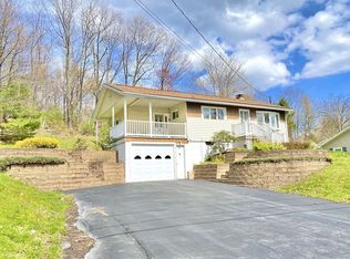 16 Barzen Rd, Averill Park, NY 12018