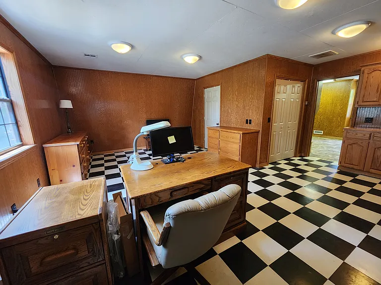 425 E Seneca St — Photo 42