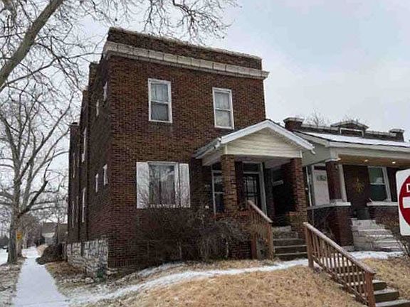 3rd image of 3459 Alberta St