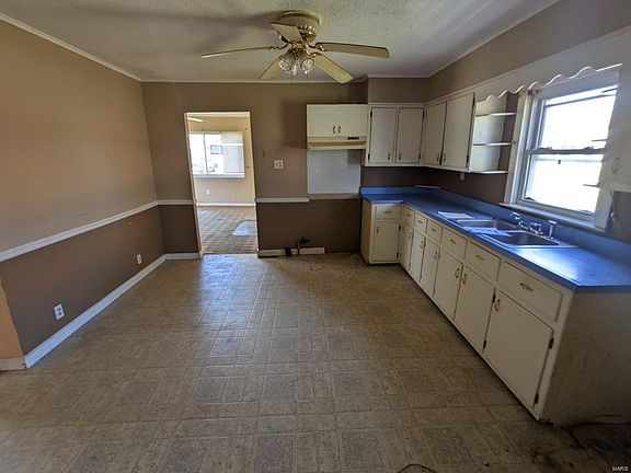 4th image of 2713 Cayuga St