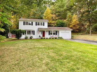 48 Green Briar Rd, Norwich, CT 06360