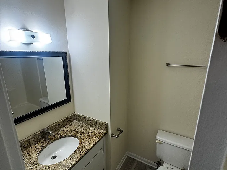 482 Huntington Rd — Photo 25